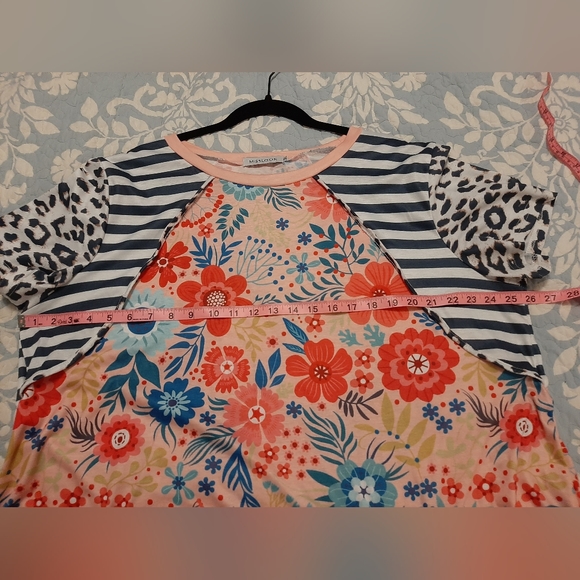 Miss Look top size 3XL pink and blue floral with black and white sleeves - Picture 4 of 5